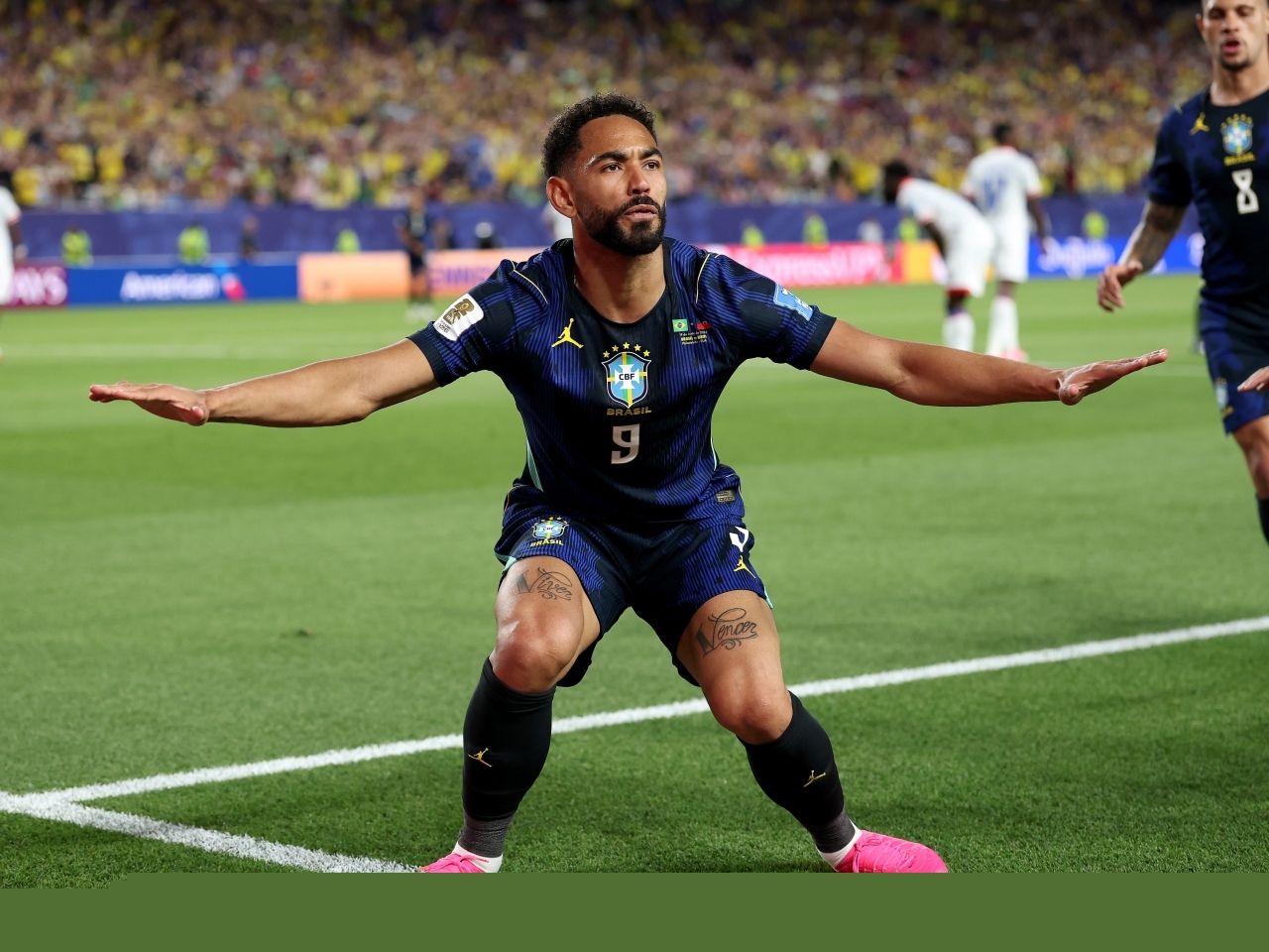 “約束”の波乗りパフォーマンス披露!! W杯初先発で2発のクーニャ「サッカーよりもサーフィンを見ている」(ゲキサカ)