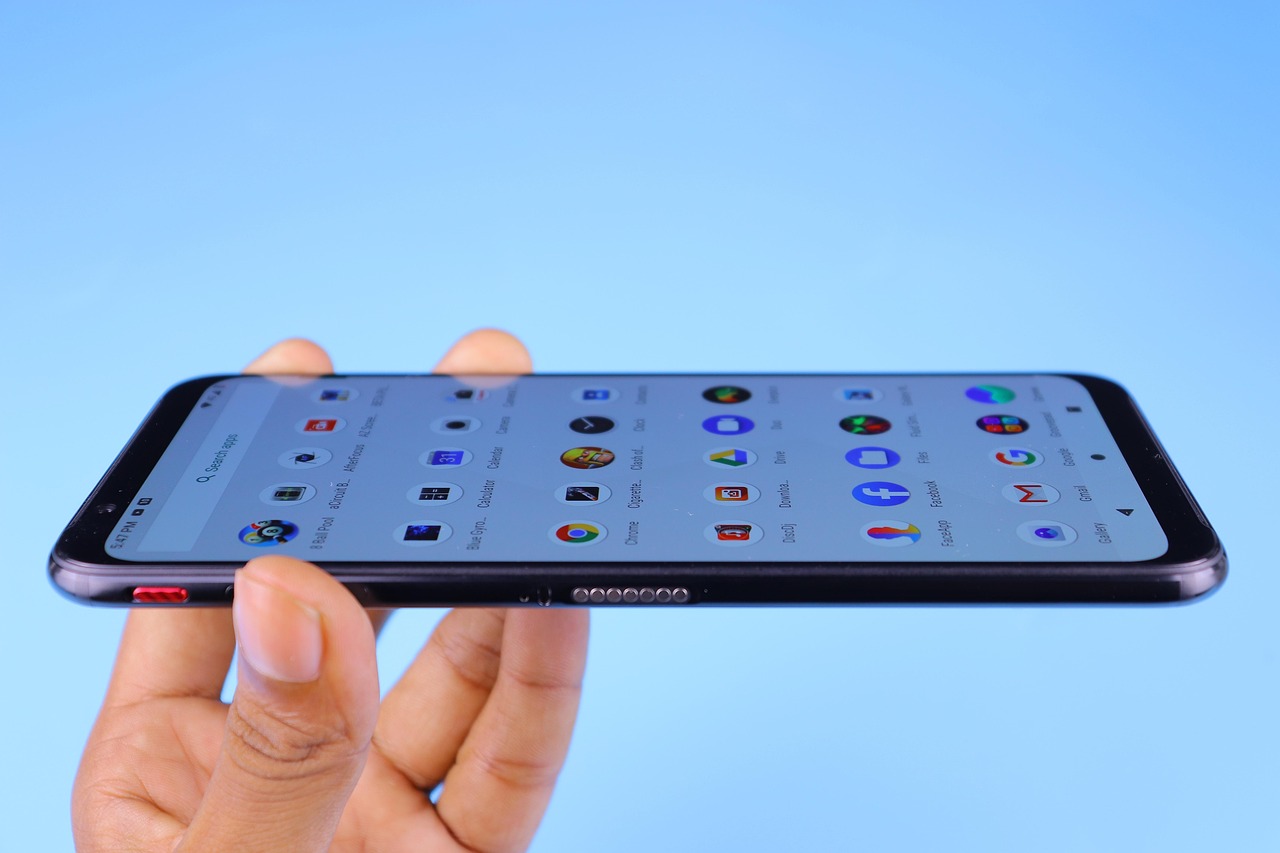 フォルムも機能も平成のガラケー。Sidephone SP-01でスマホ疲れに終止符を